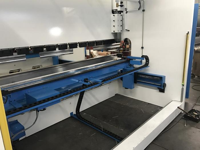 4 axis cnc controlled press brake auto back gauge Italy DSP MCS Laser guarding