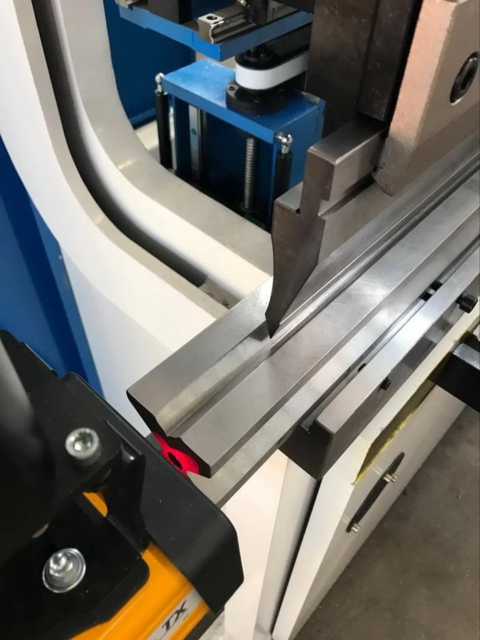 4 way die for Yawei 4m cnc pressbrake 6 axis Italy DSP MCS CE safety guarding