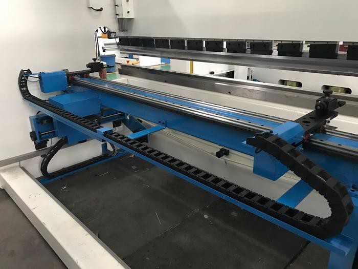 4 axis CNC press brake back gauges Yawei PBH 220T3M Metal bending machine china manufactures